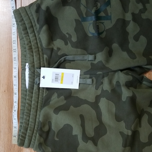 Calvin Klein Joggers XL - Picture 9 of 12